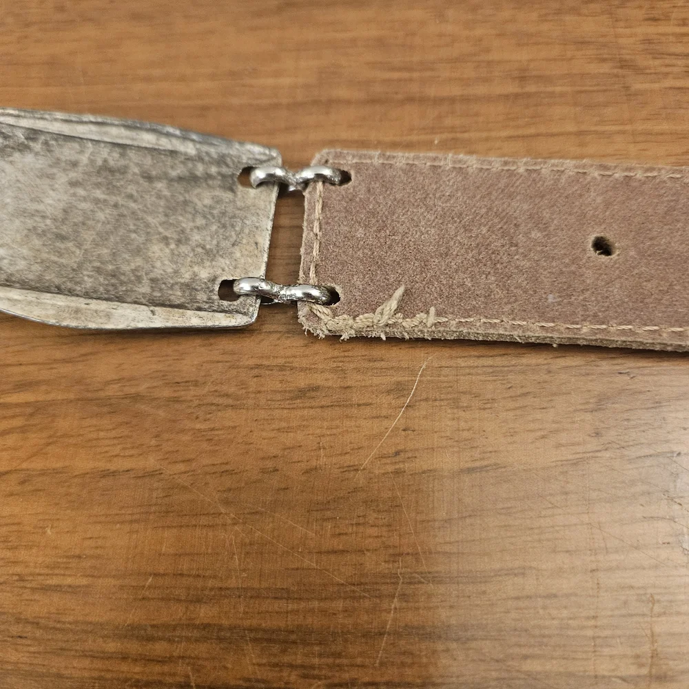 Vintage The Limited Tan Genuine‎ Italian Leather Silvertone Concho Belt Size M
